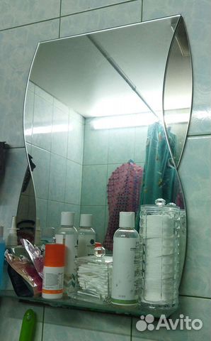 Зеркало с полкой