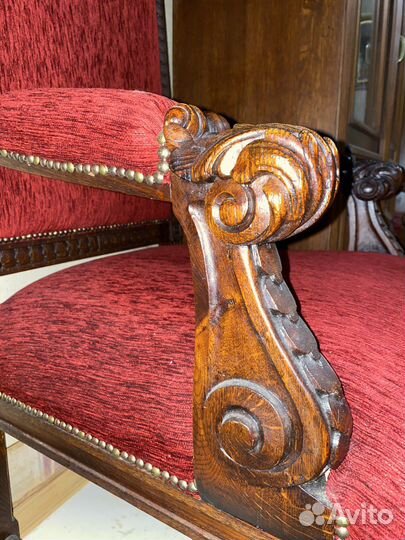 Старинное кресло- трон