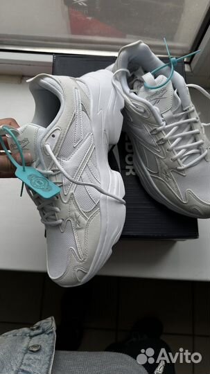 Кроссовки reebok женские новые 39 размер