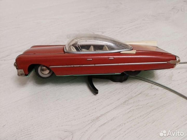 Машинка–игрушка СССР на тросиковом управлении