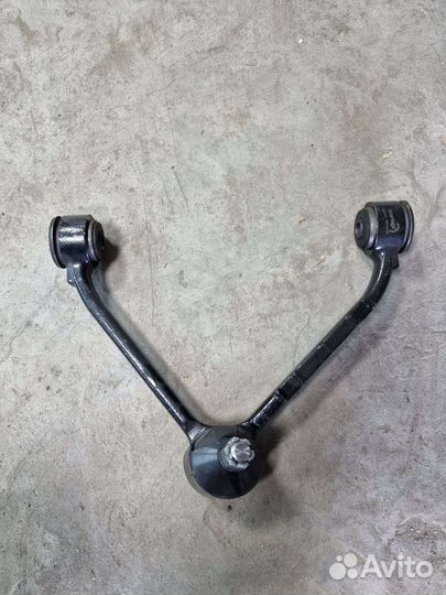 Верхний рычак в сборе на sang Yong fexton 2