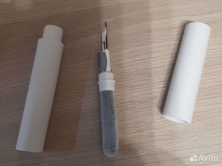 Щетка для чистки наушников