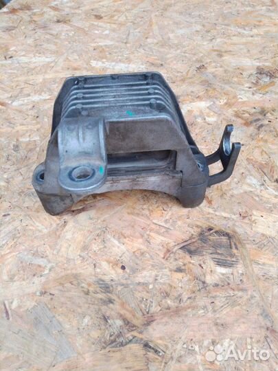 Подушка двигателя правая Opel Astra J седан 1.6