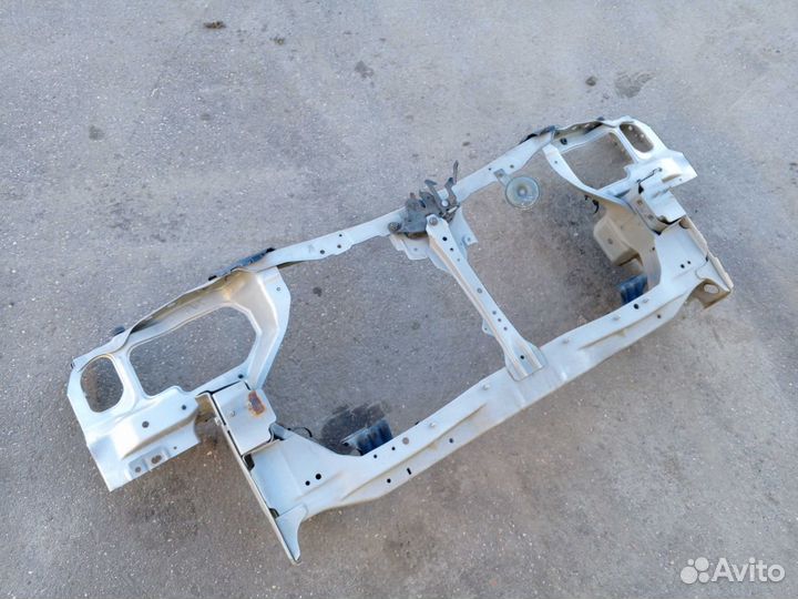Телевизор (рамка радиатора) Nissan Sunny FB15