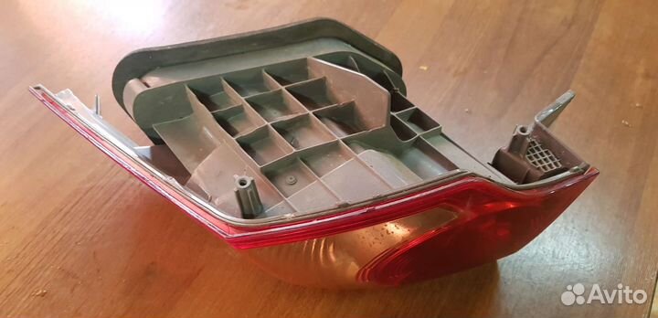 Фонарь задний правый Хонда Акорд 8. есть трещина