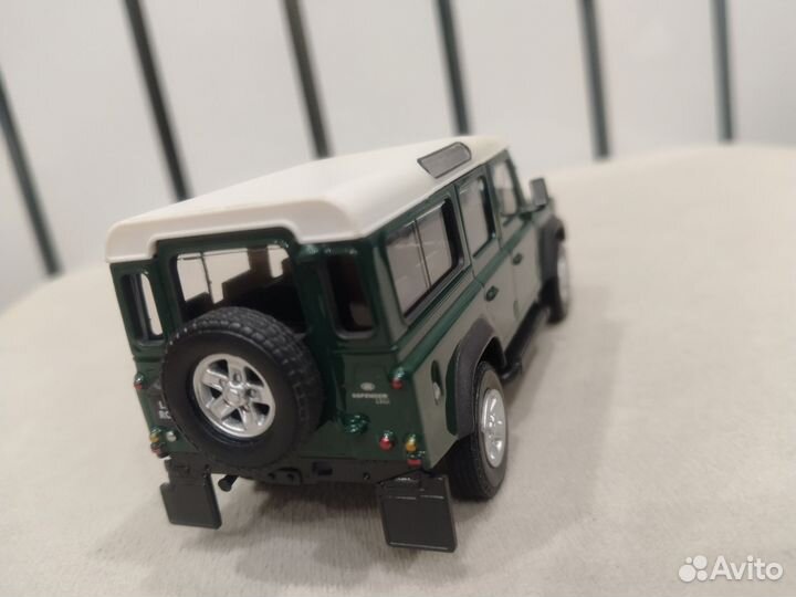 Модель land rover defender 1:43