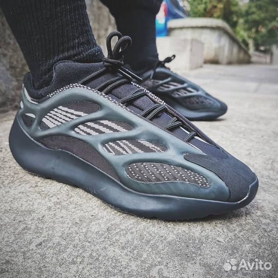 Adidas yeezy 700 store v3 triple black