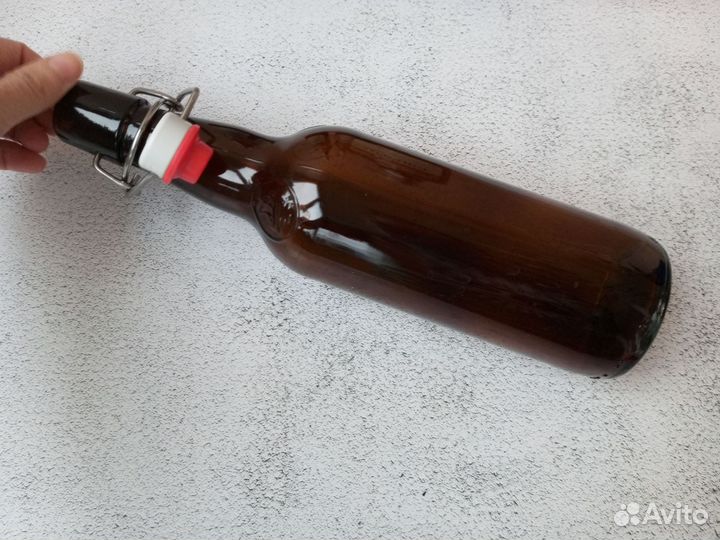 Бутылка с бугельной пробкой