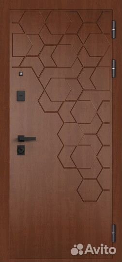 Входная дверь в квартиру с зеркалом