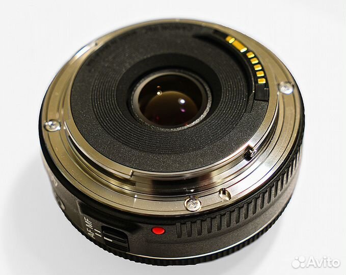 Canon EF 40mm f/2.8 STM +Подарки - бленда и ремень