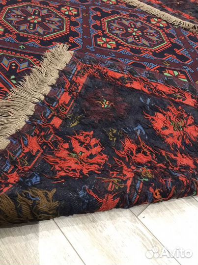 Старинный ковер