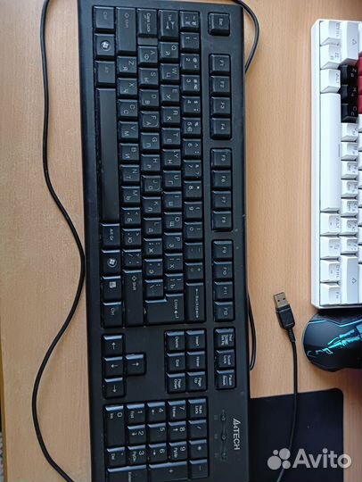 Игровая клавиатура с подсветкой и мышка