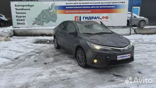 Пыльник двигателя нижний левый Toyota Corolla E18