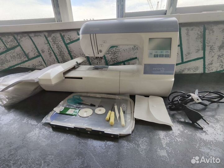 Вышивальная машина Brother innov IS 700e