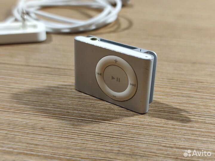 Плеер iPod shuffle 1 Гб A1204 (+ кабель зарядки)