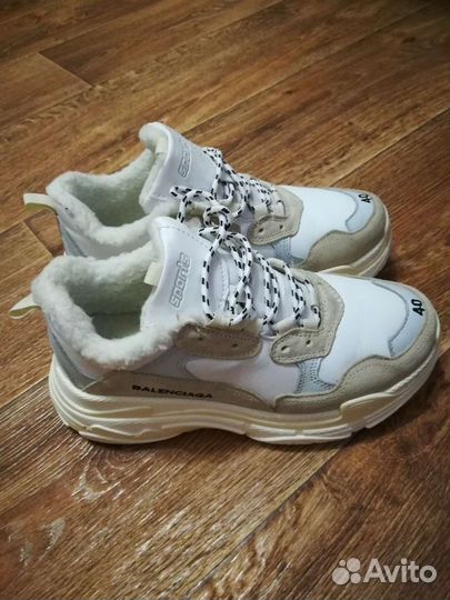 Кроссовки (новые)