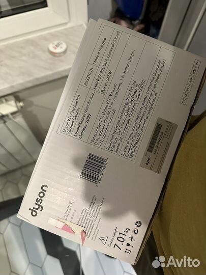 Коробка от Dyson v11 absolute pro
