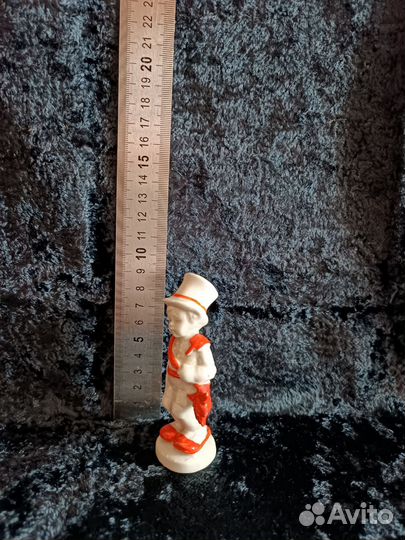 Фарфоровая статуэтка мальчик германия миниатюра