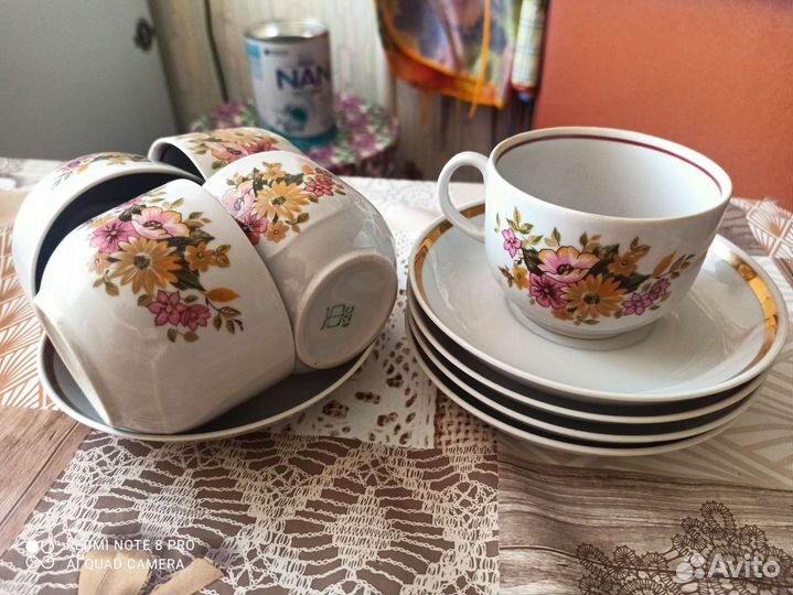 Чайные чашки с блюдцами
