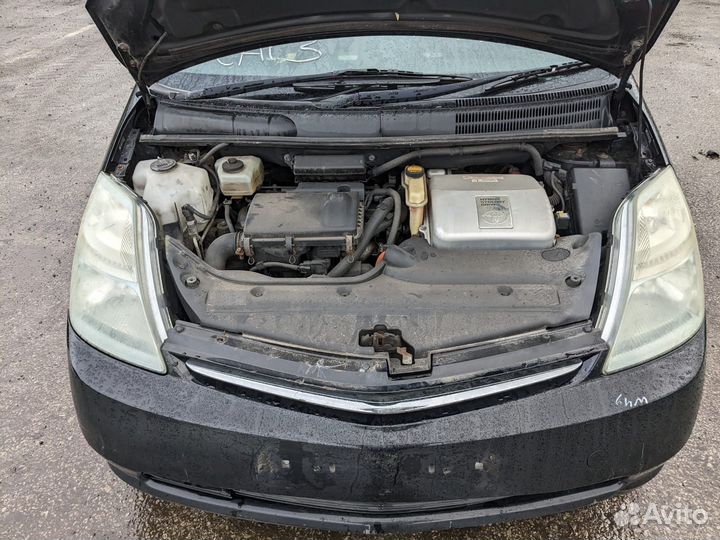 В разборе Toyota Prius 2