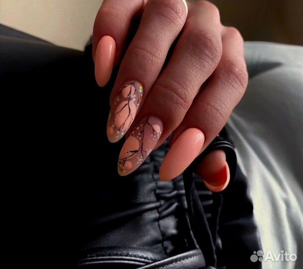 Модель на наращивание ногтей