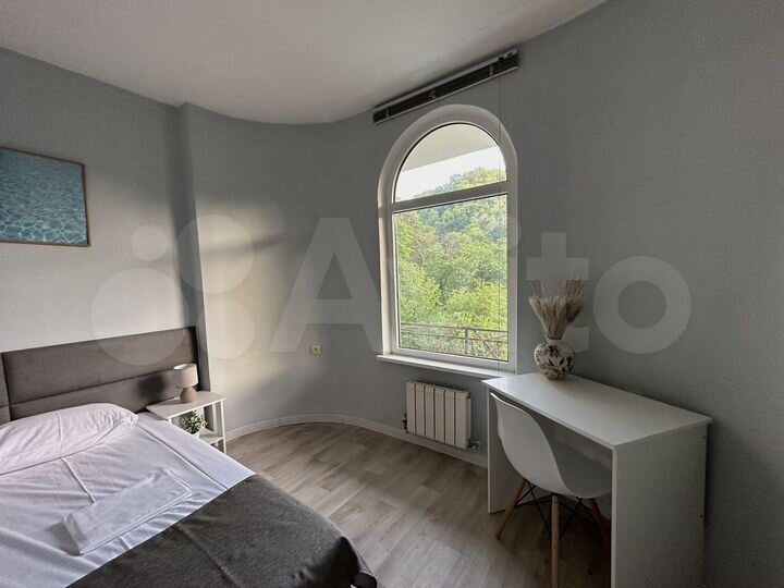 Дом 300 м² на участке 7,5 сот.