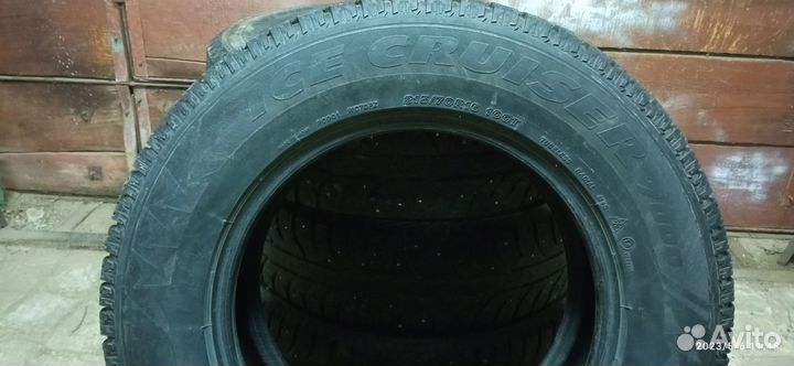 Bridgestone Ice Cruiser 7000 215/70 R16 100T
