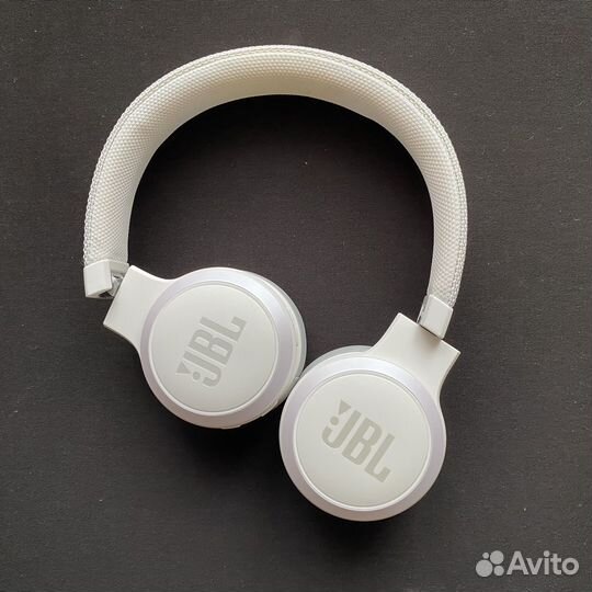 Беспроводные наушники JBL Live400BT
