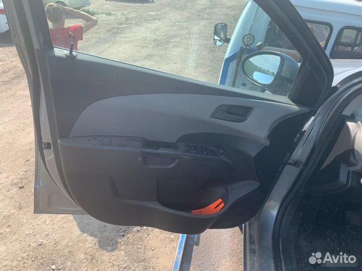 Обшивки дверей Chevrolet Aveo T300