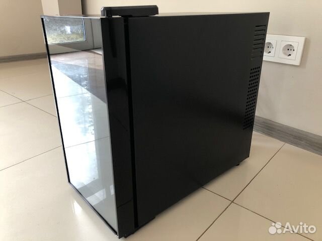 Хьюмидор-холодильник Howard Miller на 150 сигар