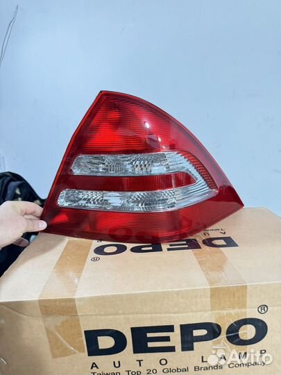 Фонарь задний W203