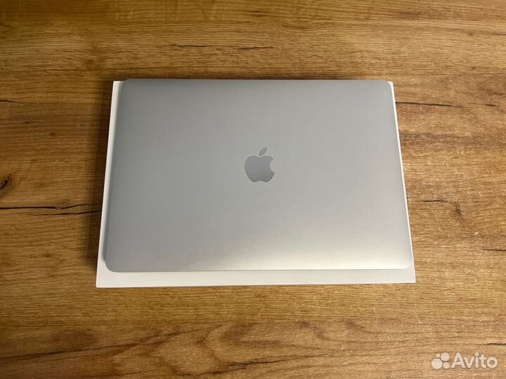 Macbook Air 13 2020 M1 (30 циклов) как новый