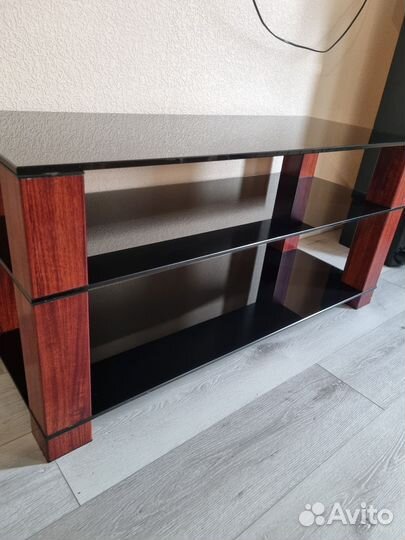 Стеклянная тумба под тв