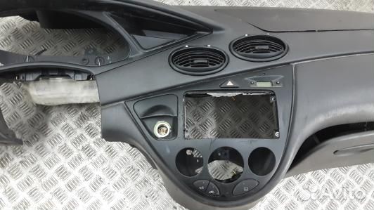Панель приборов (торпедо) ford focus 1 (7SE09IS01)