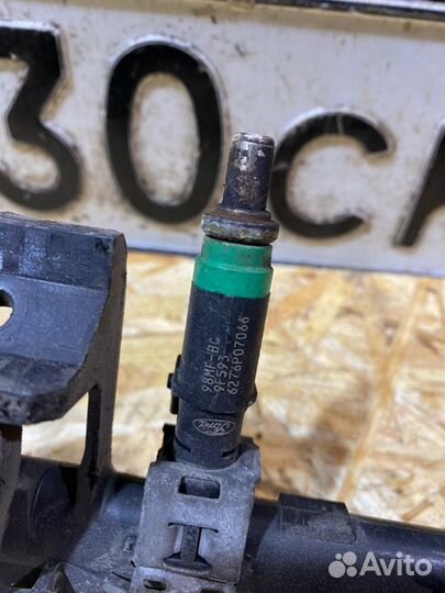 Топливная рампа с форсунками Ford Fiesta 5 3D 2006