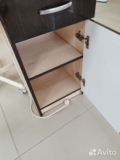 Стол маникюрный