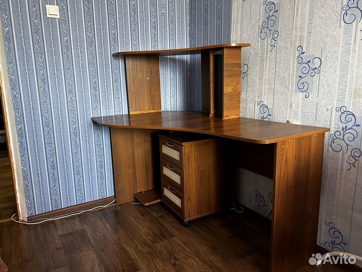 Компьютерный стол