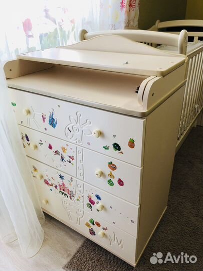 Кроватка с комодом