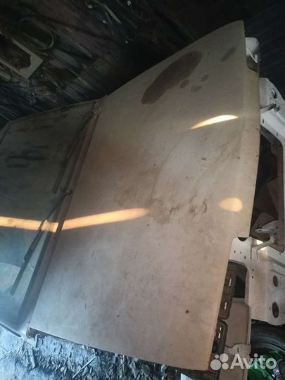 Продам капот с 2109