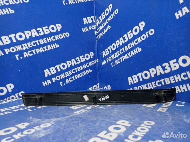 Накладка на порог Toyota Verso минивен 2ZR-FE 2009