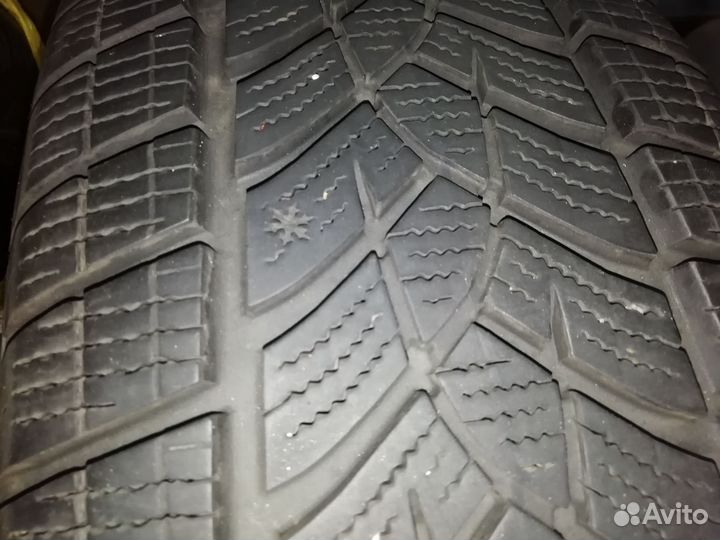 Goodyear UltraGrip Ice 215/60 R17