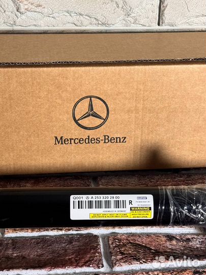 Амортизатор правый Mercedes GLC A2533202800