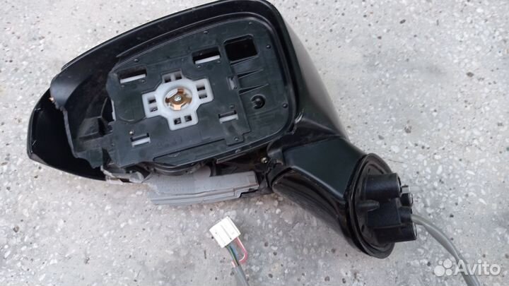 Зеркало левое на автомобиль Toyota Wich