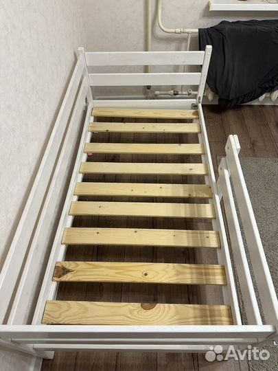 Кровать с матрасом 160х80