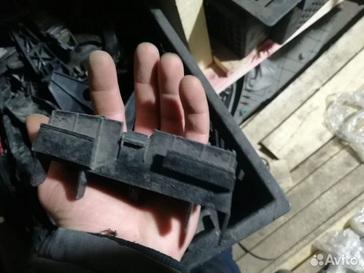 Крепление заднего бампера Тойота Королла Е120