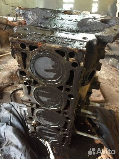 Блок двигателя Форд Фокус Ford Focus 1 1,8 Zetec-E