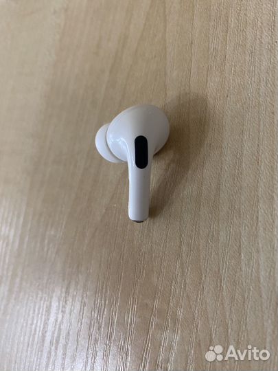 Левый AirPods Pro