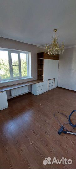 Рабочий стол со шкафом