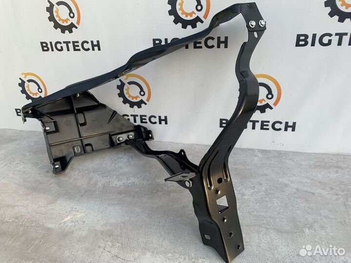 Рамка фары левая Mercedes W212 A2126200500