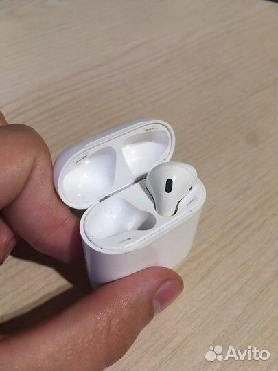 Airpods 1 (один правый наушник с кейсом)
